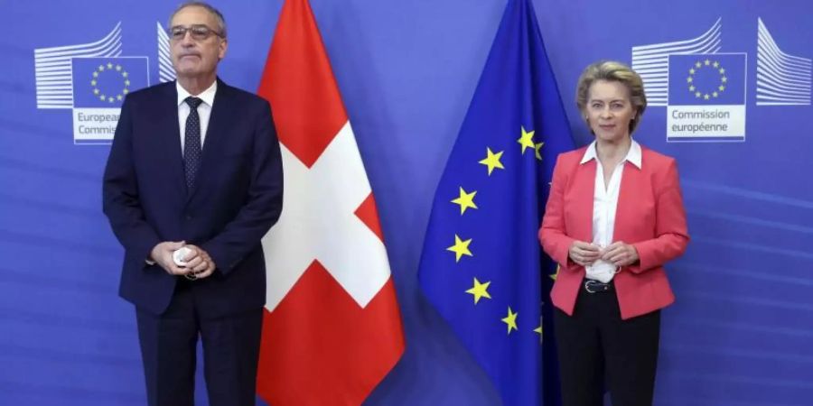 EU-Kommissionspräsidentin Ursula von der Leyen empfängt den Schweizer Bundespräsidenten Guy Parmelin in Brüssel. Foto: Francois Walschaerts/Pool AFP/AP/dpa