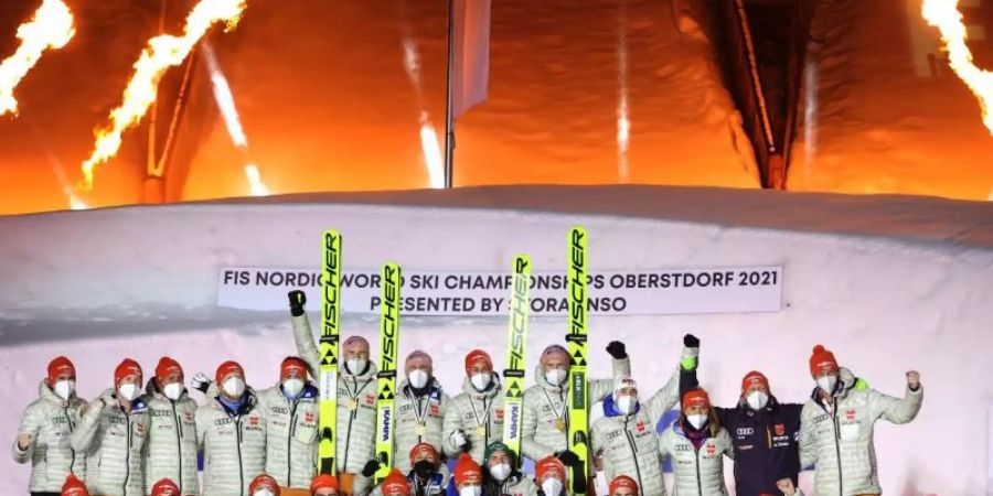 Das Team des DSV präsentiert sich für ein Gruppenfoto. Foto: Karl-Josef Hildenbrand/dpa