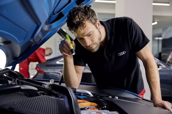 Auch der Motorraum wird beim AMAG Frühlings-Check genau unter die Lupe genommen AMAG Frühlings-Check