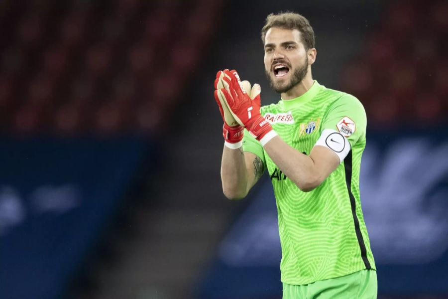 FCZ-Keeper Yanick Brecher macht seinen Mitspielern Mut.