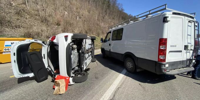 Personen wurden beim Unfallgeschehen keine verletzt. Kollision