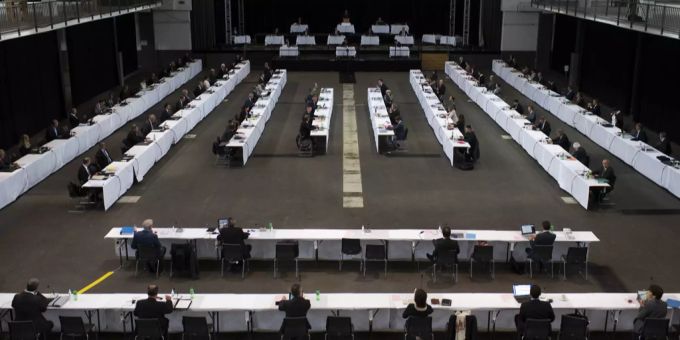 Der Grosse Rat Graubünden trifft sich wegen der Coronavirus-Pandemie in der Stadthalle zur Session, aufgenommen am Montag, 15. Juni 2020, in Chur. (Archivbild) Grosser Rat Graubünden