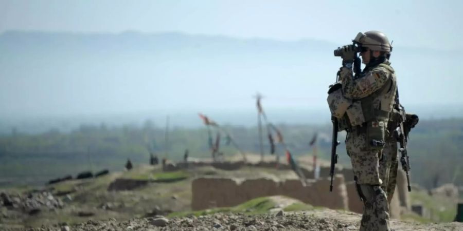 Deutscher Soldat auf Patrouille in Afghanistan