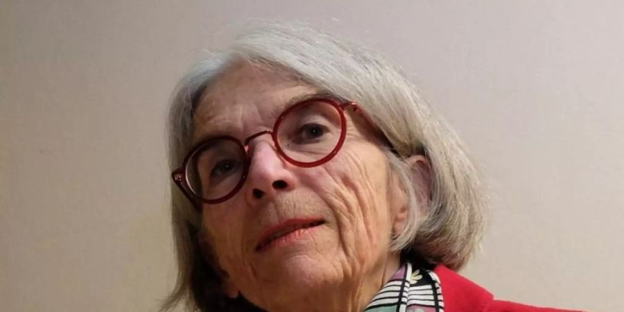 Die US-amerikanische Schriftstellerin Donna Leon muss nicht ständig unterwegs sein. Foto: Sebastian Willnow/dpa-Zentralbild/dpa