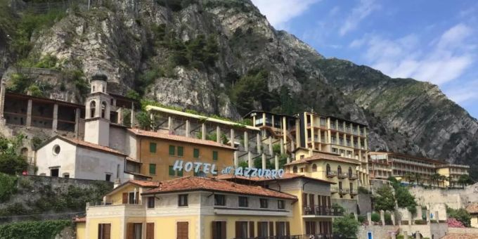 Limone sul Garda ist vor allem bei ausländischen Touristen beliebt. Foto: Petra Kaminsky/dpa Limone sul Garda ist vor allem bei ausländischen Touristen beliebt. Foto: Petra Kaminsky/dpa