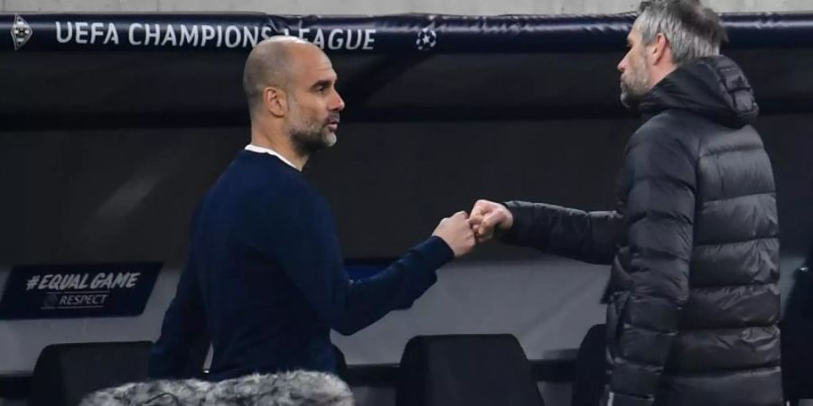 Pep Guardiola (l) war mit Manchester City für Trainerkollege Marco Rose und Borussia Mönchengladbach eine Nummer zu gross. Foto: Marton Monus/dpa