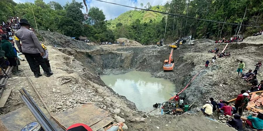 Erdrutsch in Goldmine auf Sulawesi