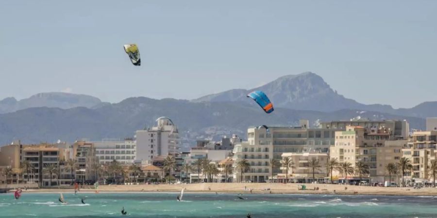 Der grösste Reiseanbieter Tui meldet kurz vor dem Start der vorgezogenen Ostersaison auf Mallorca anhaltend starke Buchungen. Foto: John-Patrick Morarescu/ZUMA Wire/dpa