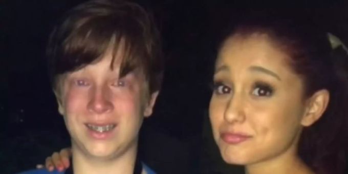 Bild mit Ariana Grande bringt Social Media zum Lachen. ariana grande