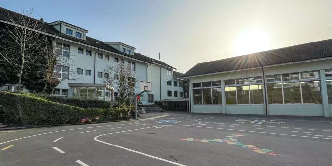 Die Schule Geuensee. Die Schule Geuensee.