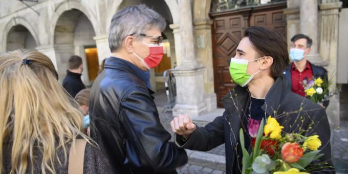 Xavier Company (rechts) von den Grünen und Oscar Tosato (SP) heute Sonntag nach den Wahlen in Lausanne. Lausanne