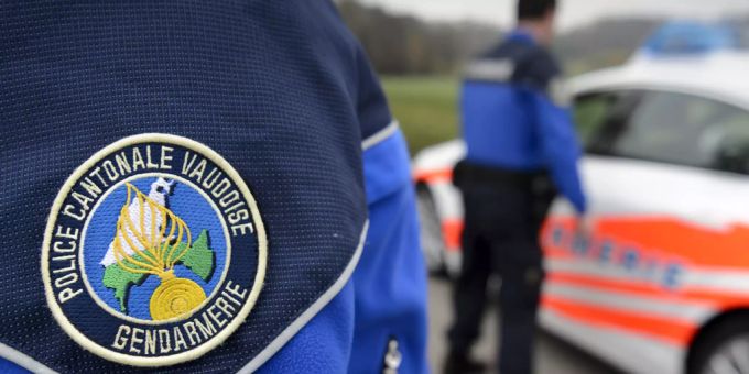 Zwei Polizisten der Kantonspolizei Waadt. (Symbolbild) Polizei Waadt