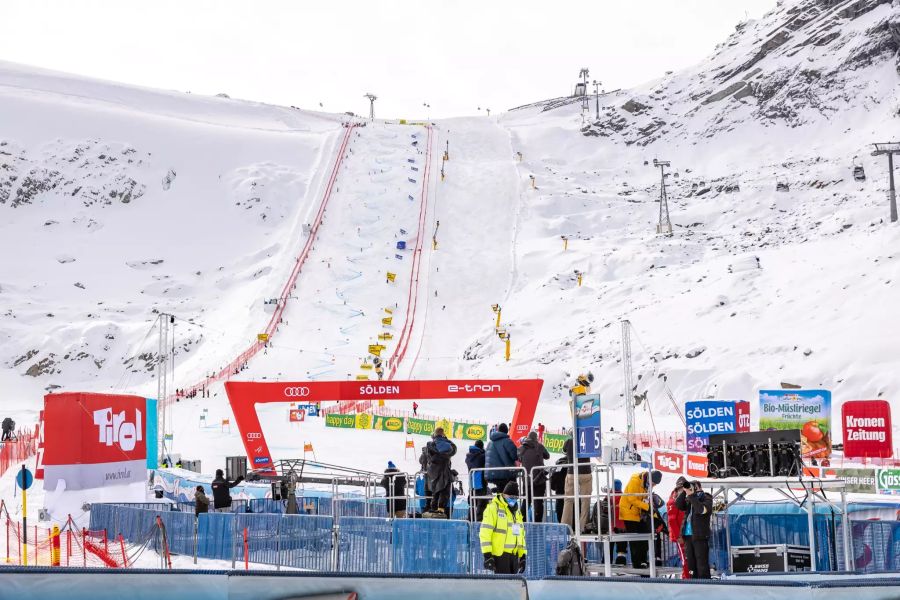 Zum Vergleich: So sah der Zielhang in Sölden in anderen Jahren aus.