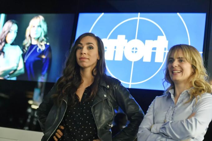 Anna Pieri (rI) und Carol Schuler, Darstellerinnen vom Schweizer Tatort. Tatort Schweiz