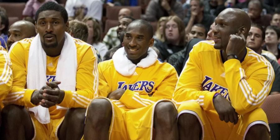 Kobe Bryant (†41, M.) und Lamar Odom (r.) bei einem Spiel der Los Angeles Lakers im Jahr 2009.