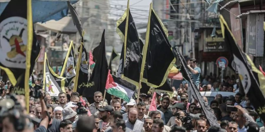 Protest gegen die Annäherung zwischen Israel und den Vereinigten Arabischen Emiraten im Gzastreifen. Foto: Mohammed Talatene/dpa