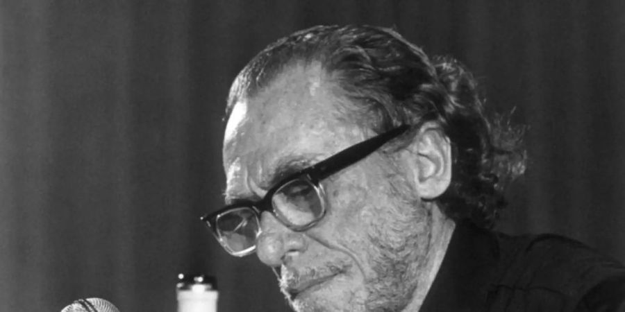 Charles Bukowski 1978 bei seiner Lesung in Hamburg. Foto: Cornelia Gus/dpa