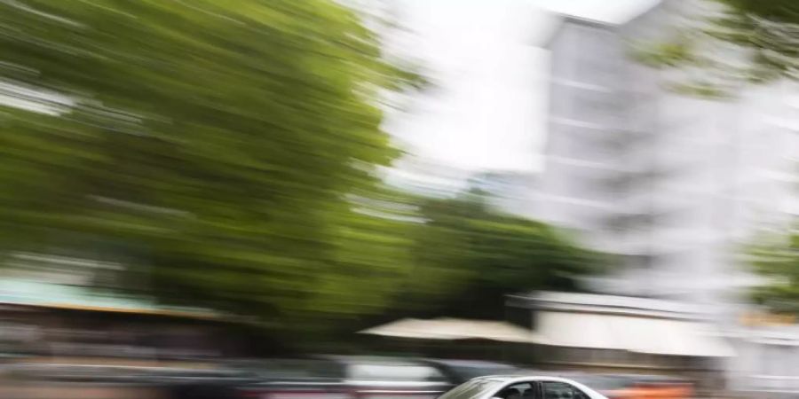 Streit vor Bundesratssitzung: Die verschärften Strafen für zu schnelles Fahren könnten abgemildert werden. Foto: Julian Stratenschulte/dpa