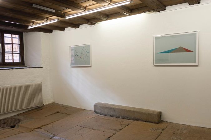 Die Ausstellung erstreckt sich über drei Räume.