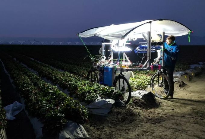 Das Bild zeigt einen frühen Prototypen der Farm-Roboter von Mineral. Google