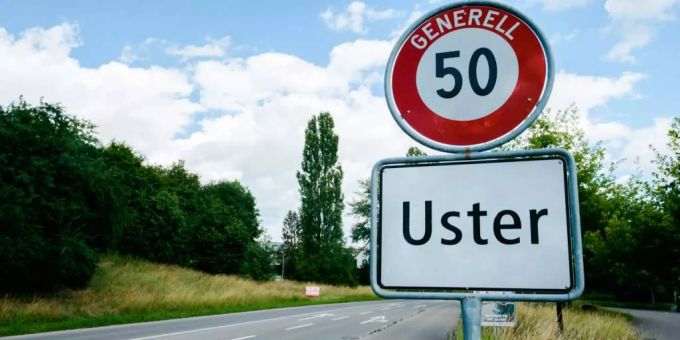 Ortsschild von Uster. uster