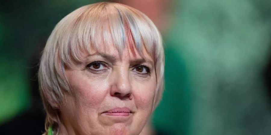 Claudia Roth nennt Innenminister Horst Seehofer «mitverantwortlich an dem unmenschlichen Leid an Europas Haustür». Foto: Guido Kirchner/dpa