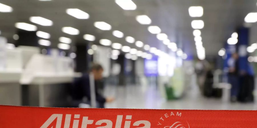 In Italien ist am Freitag erneut ein Versuch gestartet worden, die angeschlagene Fluggesellschaft des Landes, Alitalia, zu retten. (Archivbild)