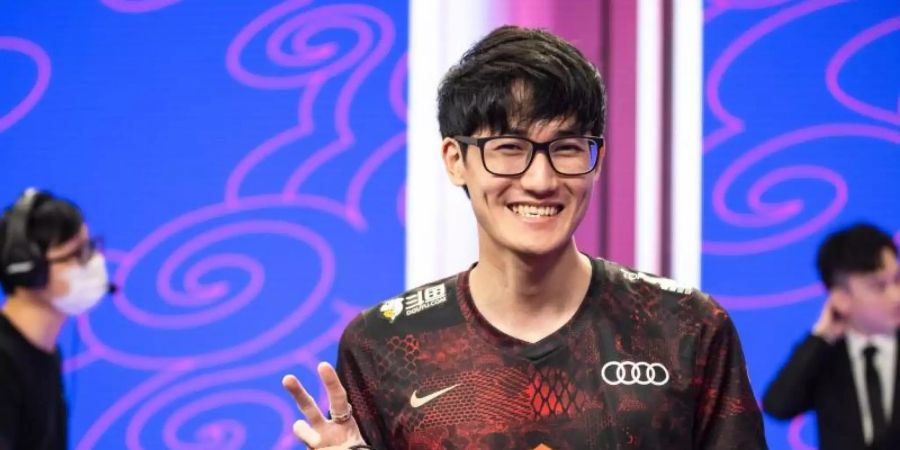 Top Esports um Jungler Hung «Karsa» Hao-Hsuan setzt sich an die Spitze der Gruppe D in der League-of-Legends-Weltmeisterschaft. Foto: Riot Games/dpa