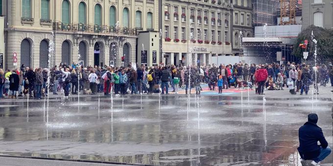 Menschen auf dem Bundesplatz. bundesplatz