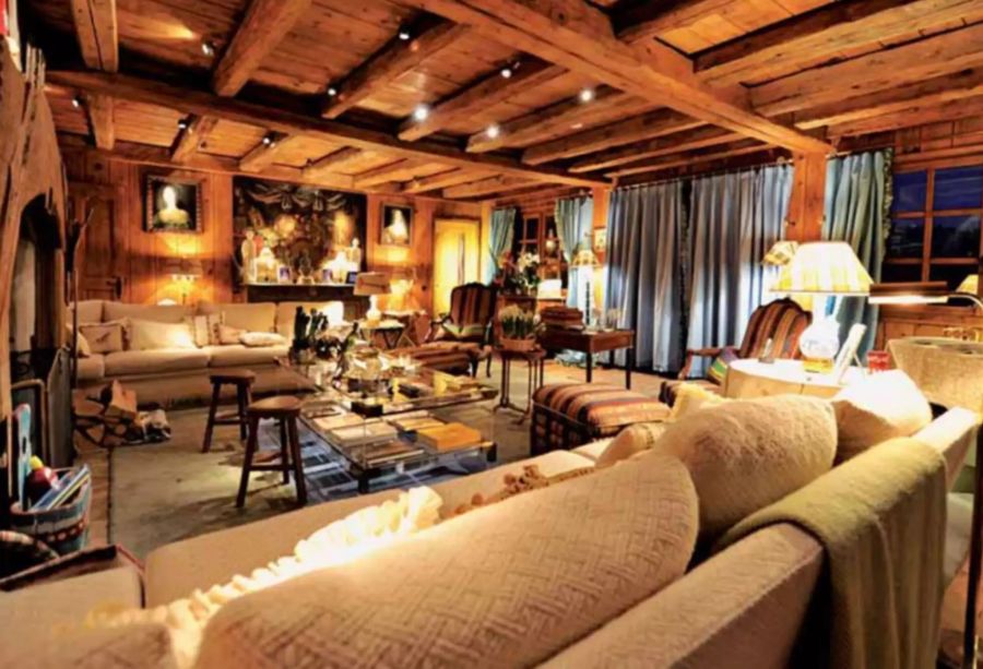 Prinz Andrews Chalet in Verbier VS hat einen offenen Kamin.