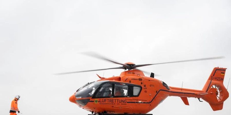 Der Zivilschutz-Hubschrauber «Christoph 2» hebt seit 50 Jahren ab. Foto: Sebastian Christoph Gollnow/dpa