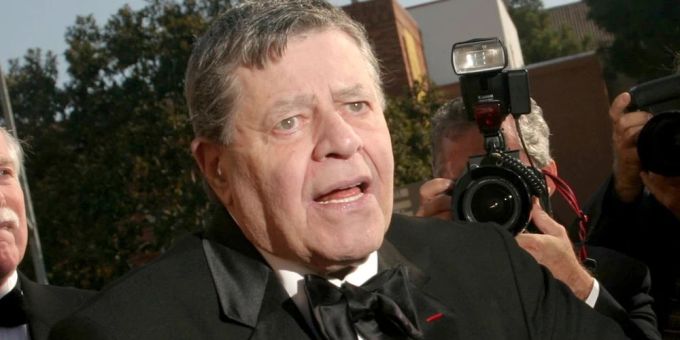 Ein neuer Kurzfilm wirft Jerry Lewis missbräuchliches Verhalten in mehreren Fällen vor. jerry lewis