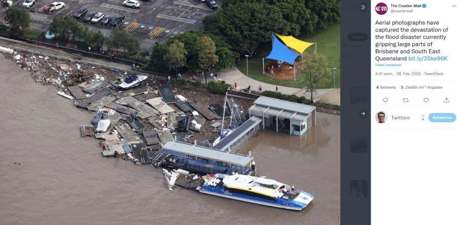 Der Brisbane River trägt enorm viel Wasser und ist über die Ufer gelaufen.