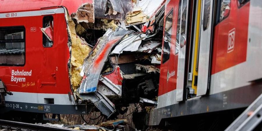 Beim Zusammenstoss zweier S-Bahnen im Landkreis München sind am Montag ein Mensch getötet und mehr als zehn verletzt worden. Foto: Matthias Balk/dpa