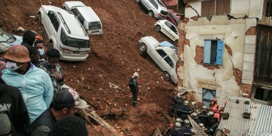 Zerstörte Autos auf Madagaskar