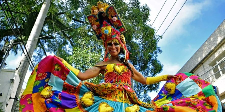 Tänzerin bei Karneval in Brasilien