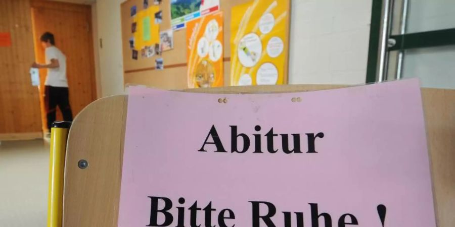 Nach Willen der Kultusministerkonferenz sollen für Schülerinnen und Schüler in diesem Jahr keine Prüfungsnachteile entstehen. Foto: picture alliance / Armin Weigel/dpa