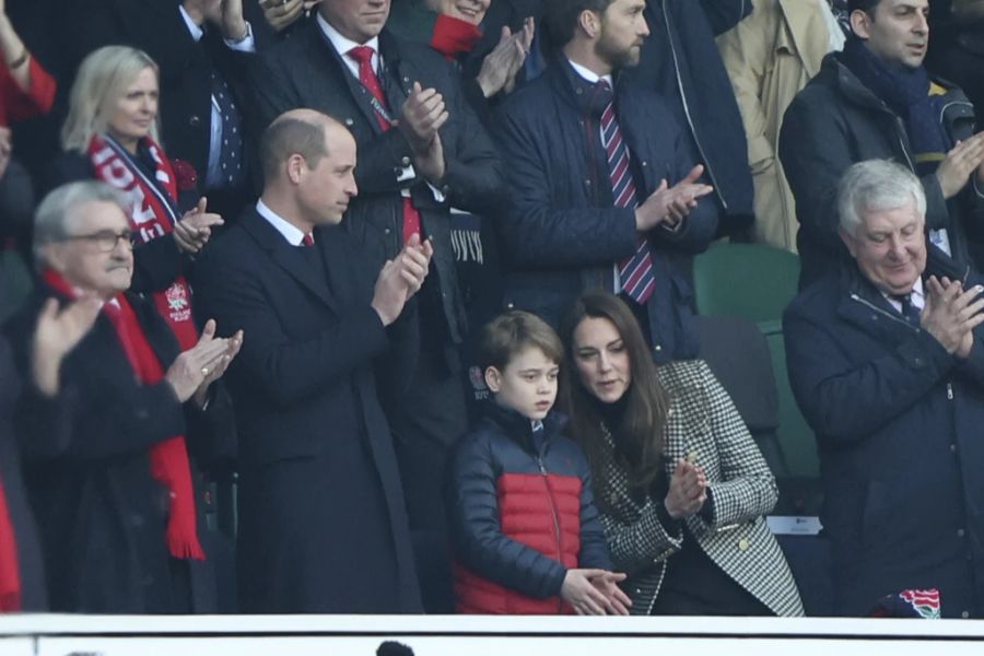 Prinz George beim Rugby-Spiel mit seinen Eltern Kate und William.