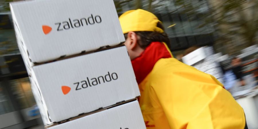 Der Modeversandhändler Zalando spürt nach dem Pandemiehoch wieder eine Normalisierung. (Symbolbild)