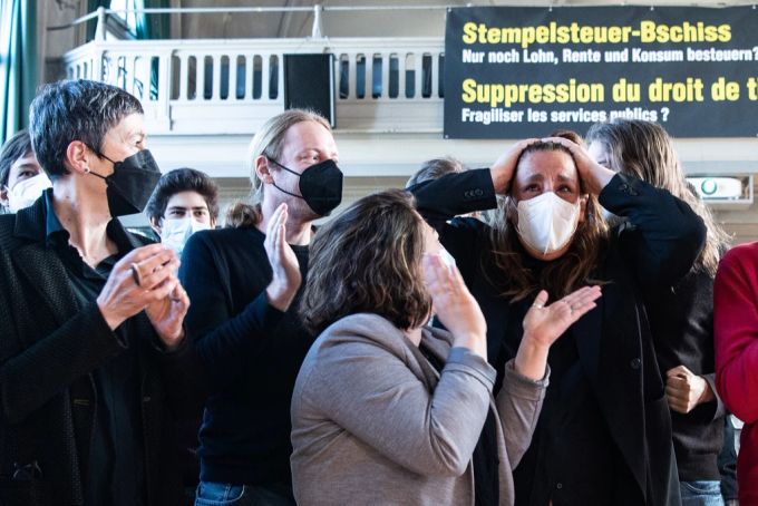 SP-Nationalrätin Jacqueline Badran hat Tränen in den Augen: Die Bevölkerung hat die Abschaffung der Stempelsteuer abgelehnt. Sp Stempelsteuer