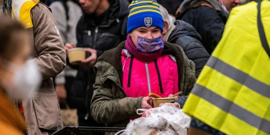 Freiwillige Helfer am Berliner Hauptbahnhof