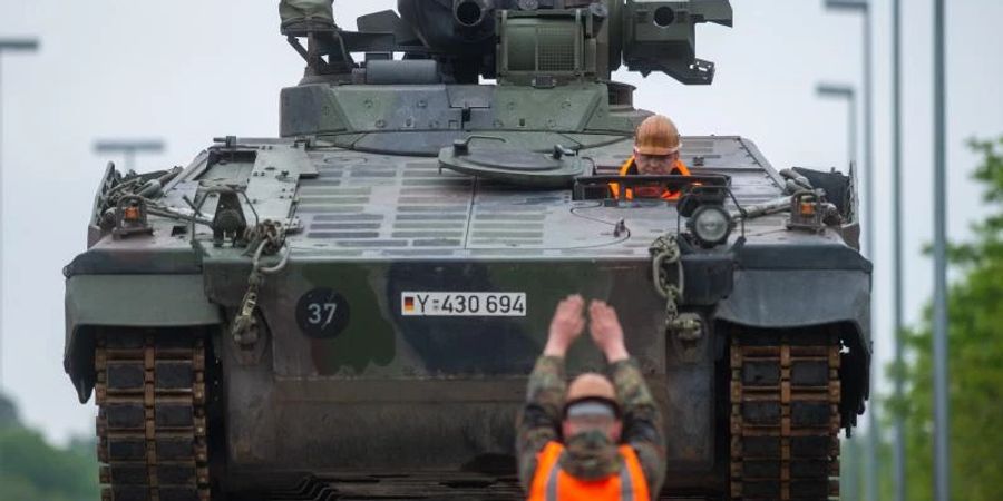 Ein Panzer vom Typ Marder. Foto: Klaus-Dietmar Gabbert/dpa