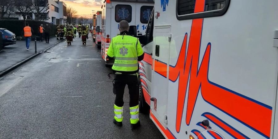 Ein Rettungssanitäter der Schutz & Rettung Zürich im Einsatz.