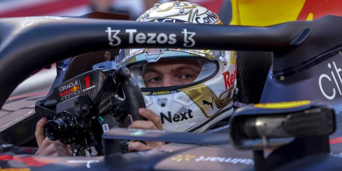 Max Verstappen (Red Bull) beim Start zum Bahrain-GP der Formel 1. Max Verstappen Red Bull