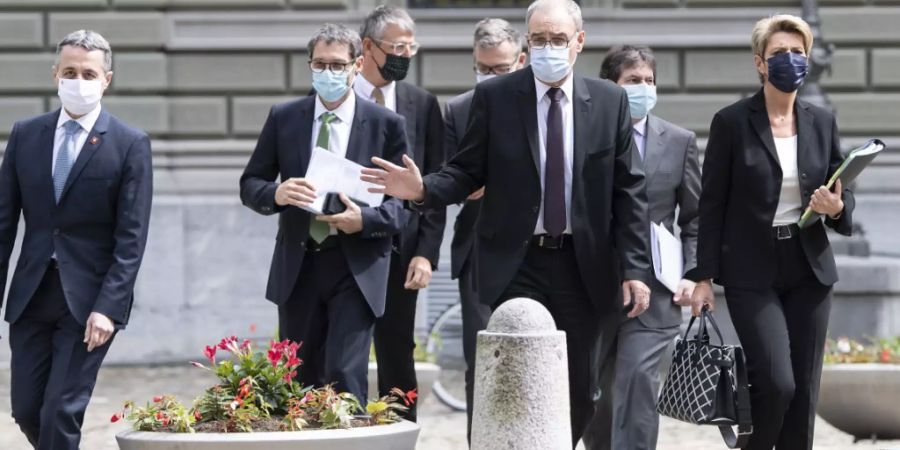 Die Bundesräte auf dem Weg zur Medienkonferenz zum Rahmenabkommen am 26. Mai 2021. (Archivbild)