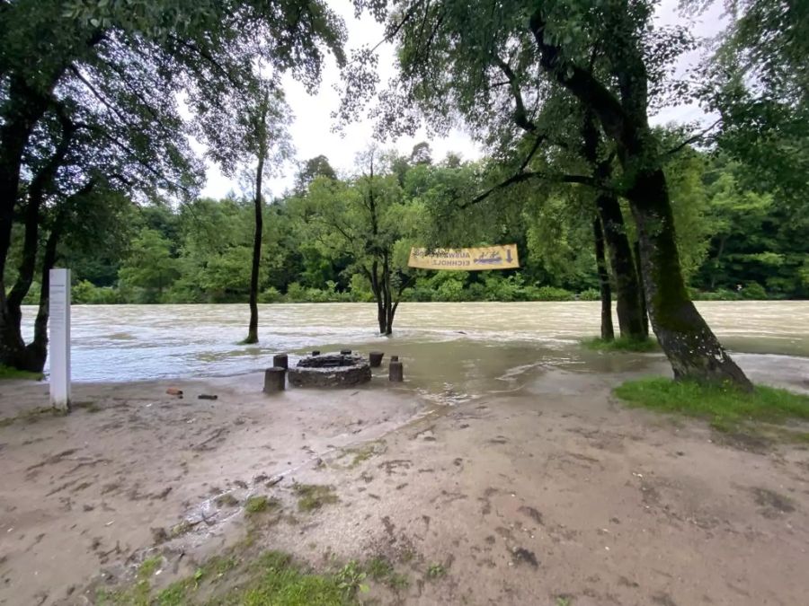 Auch für die Berner Altstadt könnte der hohe Wasserstand gefährlich werden.