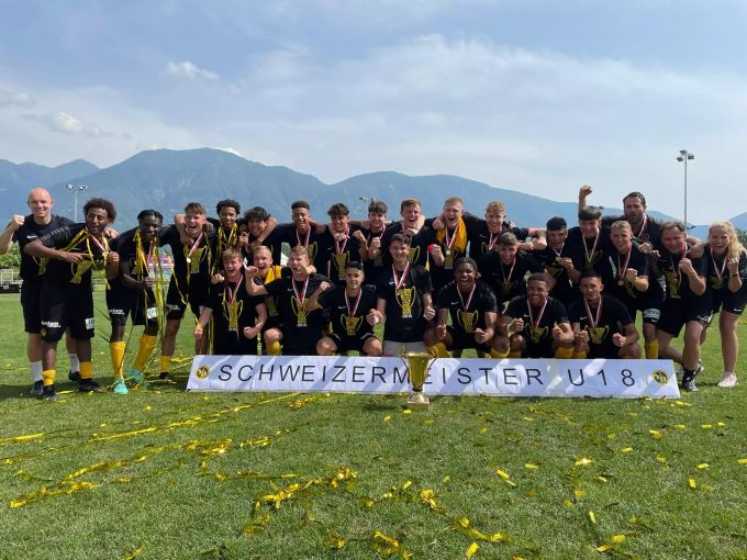 YB U18 wurde nach dem letzten Spieltag vier Punkte vor dem FC Basel Schweizer Meister. yb