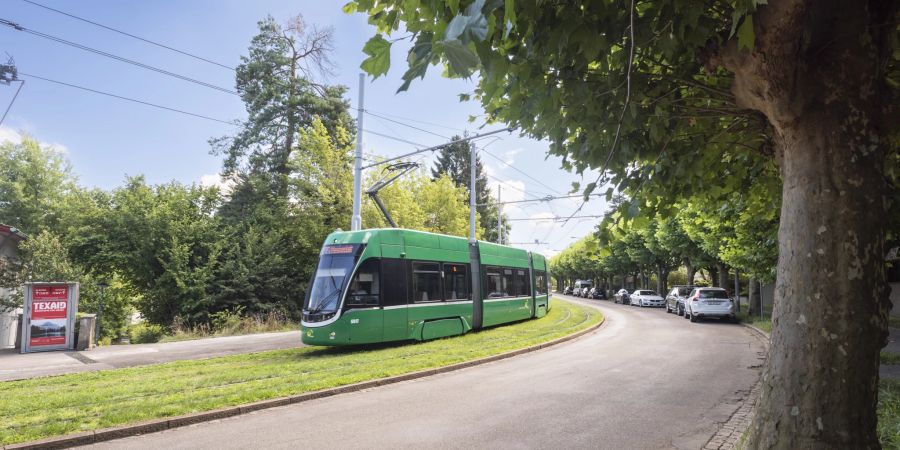 Die Tramlinien 15 und 16 verbinden das Bruderholzquartier mit der Stadt Basel.