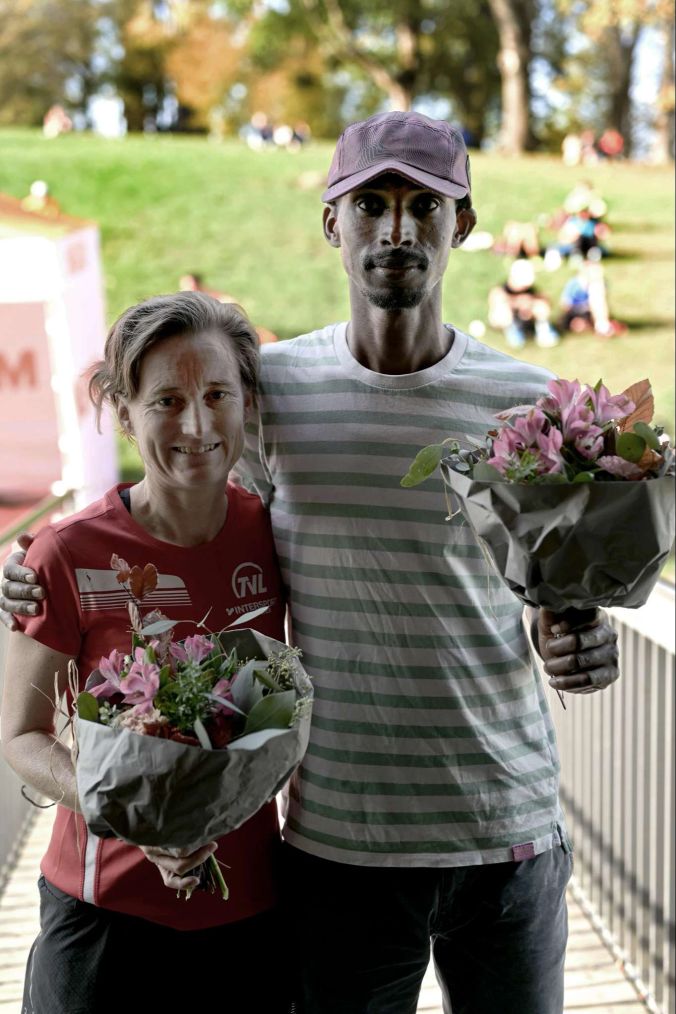 Daniela Aeschbacher und Mekonen Tefera, Overall Sieger des Classiclauf über 15 Kilometer auf dem Gur