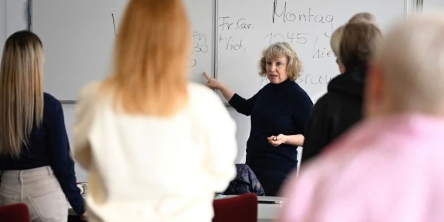 Flüchtlinge bei Sprachunterricht in Berlin